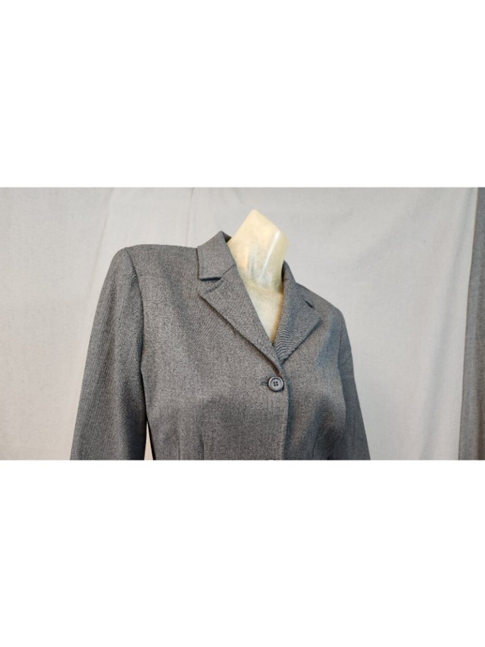Express Grey Long Slv 3 Button Notch Blazer Jacket Top WOMENS Size 7 / 8 MEDIUM - Picture 2 of 6